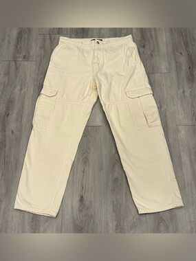 Zara Men’s Causal Cream Relaxed Fit Cargo Streetwear Jeans with Utility Pockets